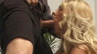 Roxanne is ready to party - porn video