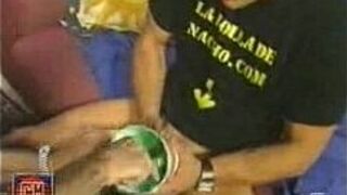 Anastasia Mayo measuring the poya to Nacho Vidal in Cronicas Marcianas - porn video