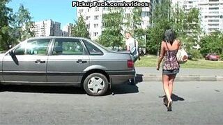 Brunette sucking in the bush - porn video