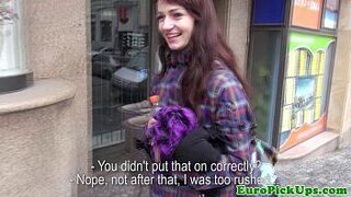 Pulled naked babe sucks in the back seat - porn video