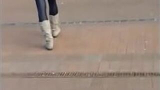 Hot blonde in leggings - porn video